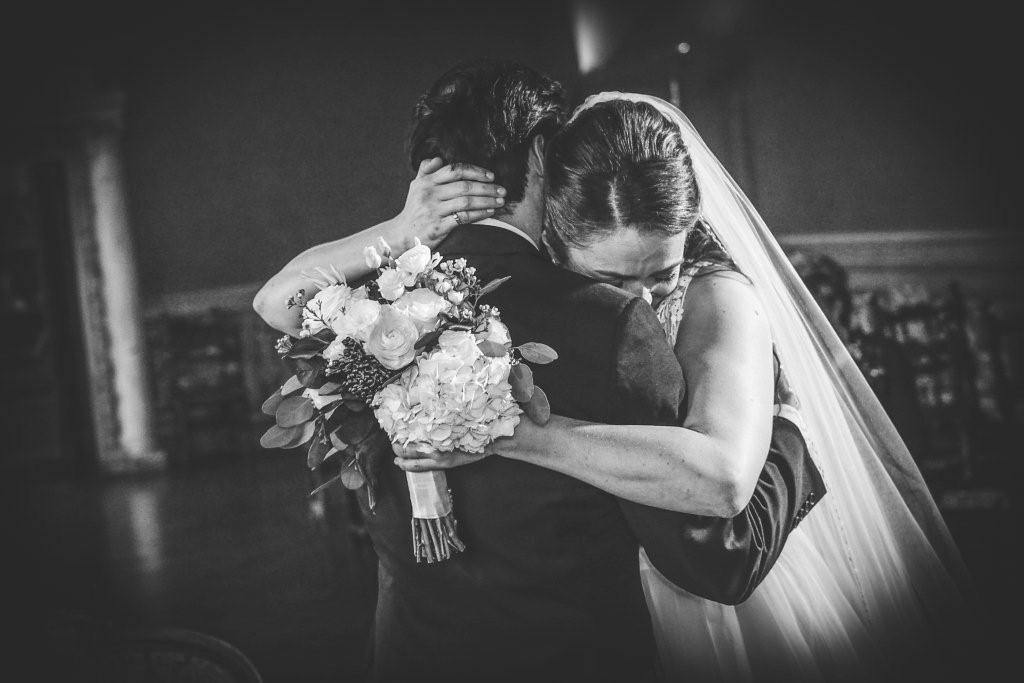 Tara & Alvin dancing during their wedding in Tuscany