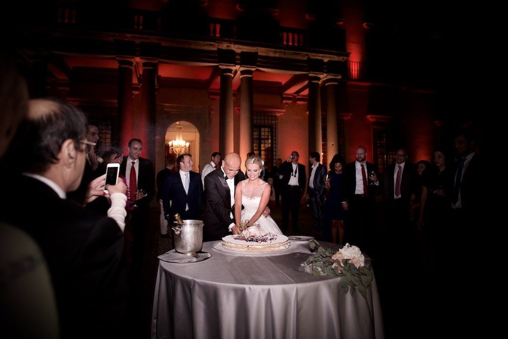 Cutting the Wedding Cake tuscany