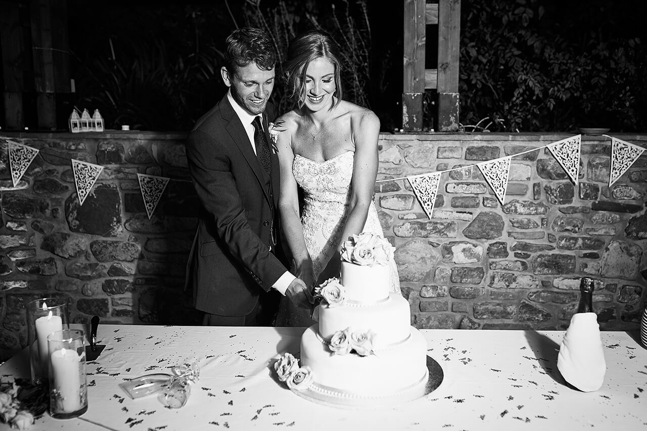 3 tier cake cutting