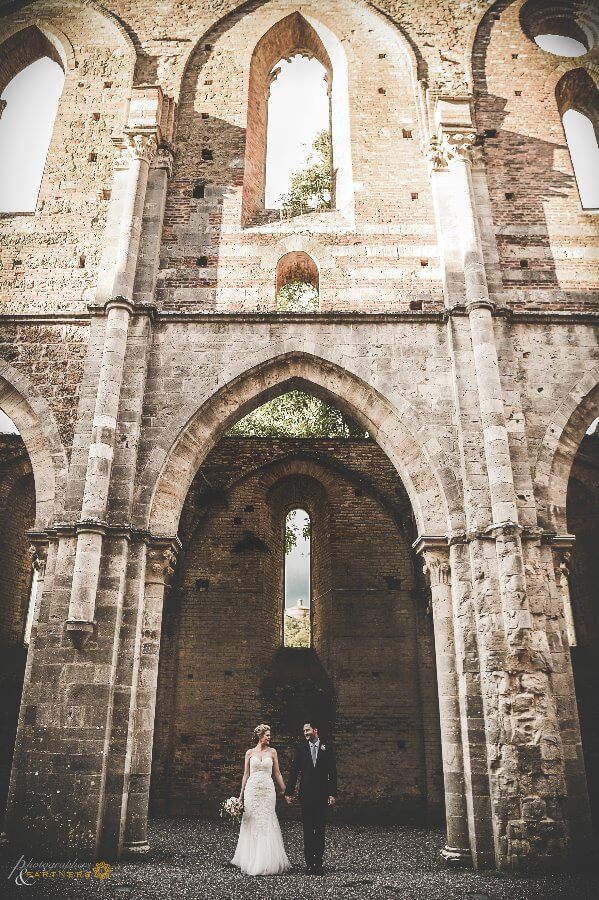 wedding private photo shoot at San Galgano Abbey
