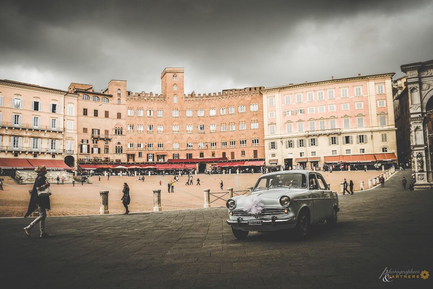 civil wedding Piazza del Campo Siena 