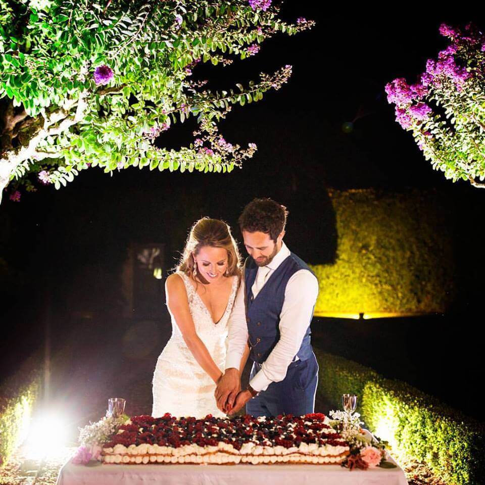 cutting the cake tuscan wedding