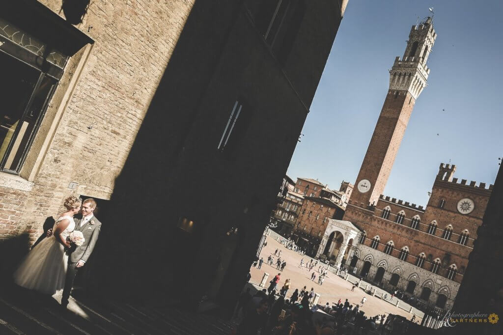 Emma & Alex explore Siena