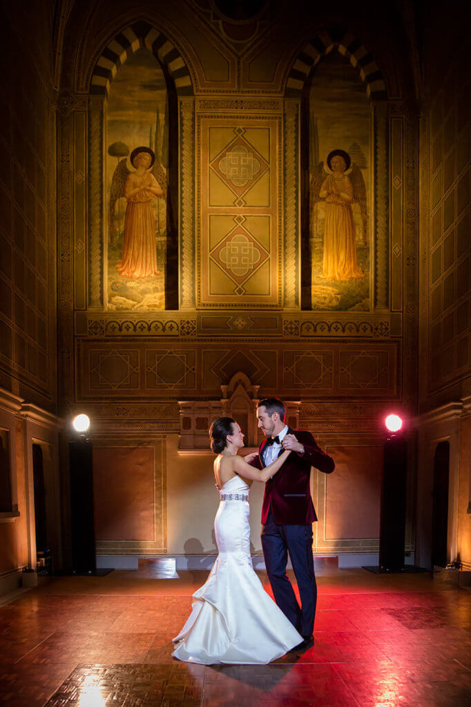 Isabelle & John have a romantic first dance