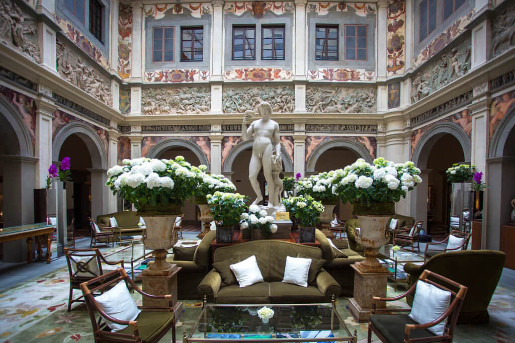 The Hall of Four Season Hotel in Florence