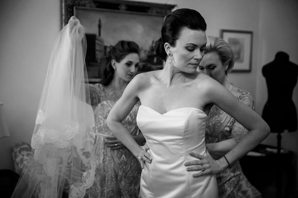 The bride prepares for the ceremony