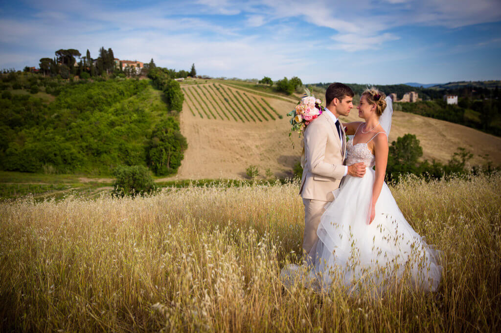 Lauren & Ben enjoy the tuscan country