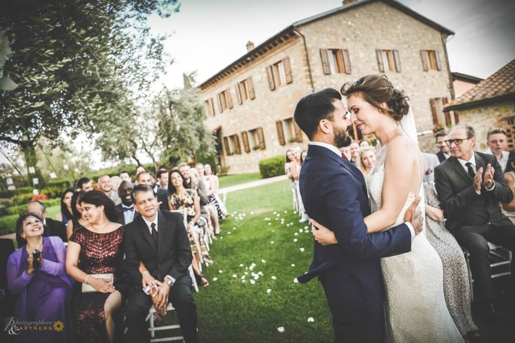 The groom can now kiss the bride