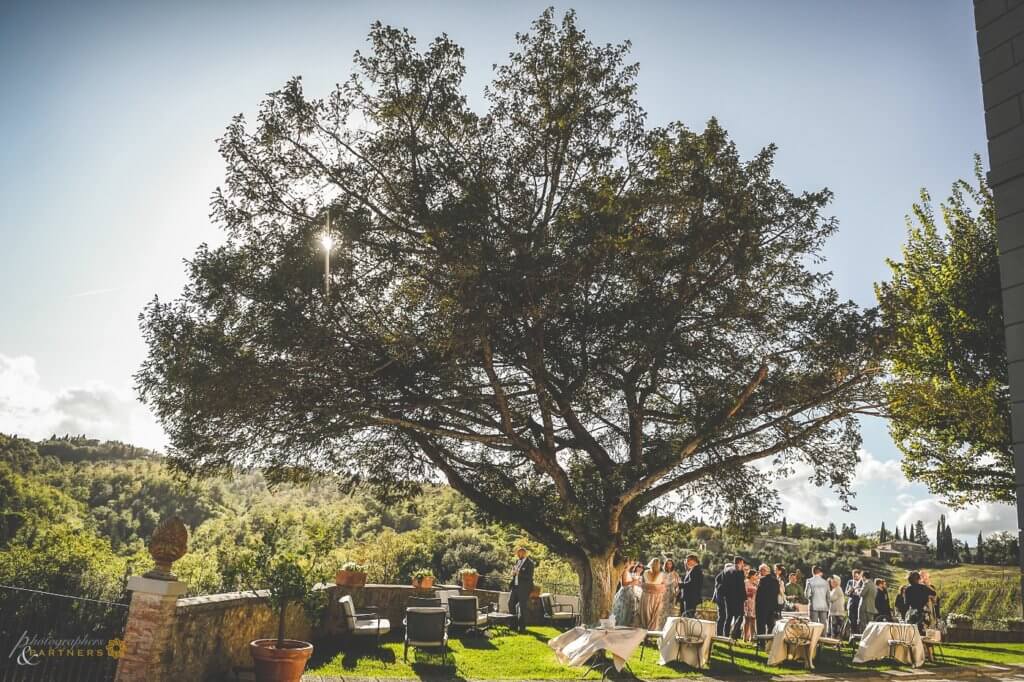 The newlyweds and guests enjoy the aperitif