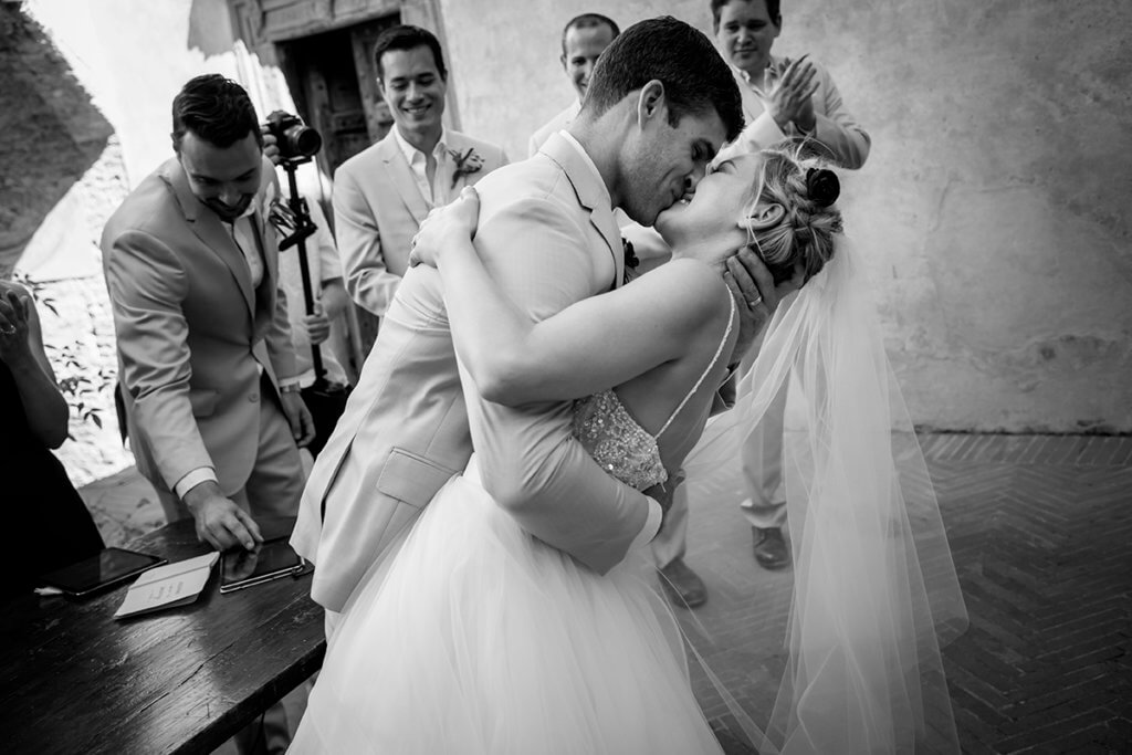 The groom can now kiss the bride