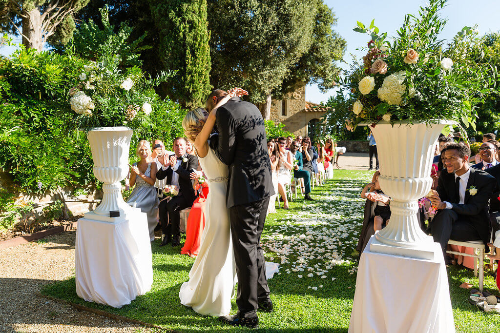 The groom can now kiss the bride