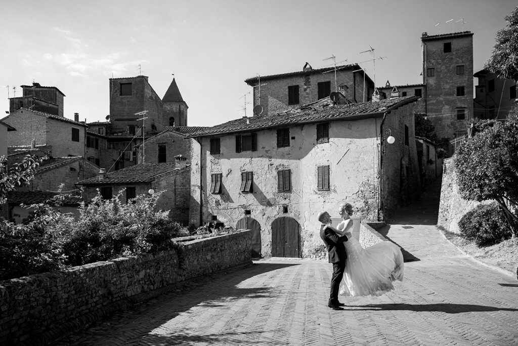 Helen & John walk through the streets of Certaldo