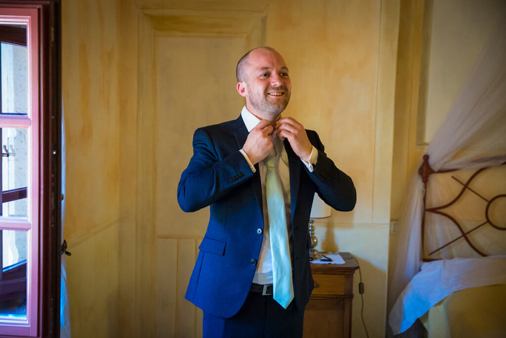 The groom prepares for the ceremony