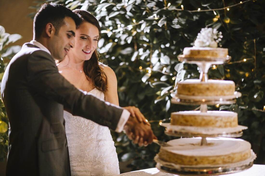 Jane & Aimun cut their wedding cake