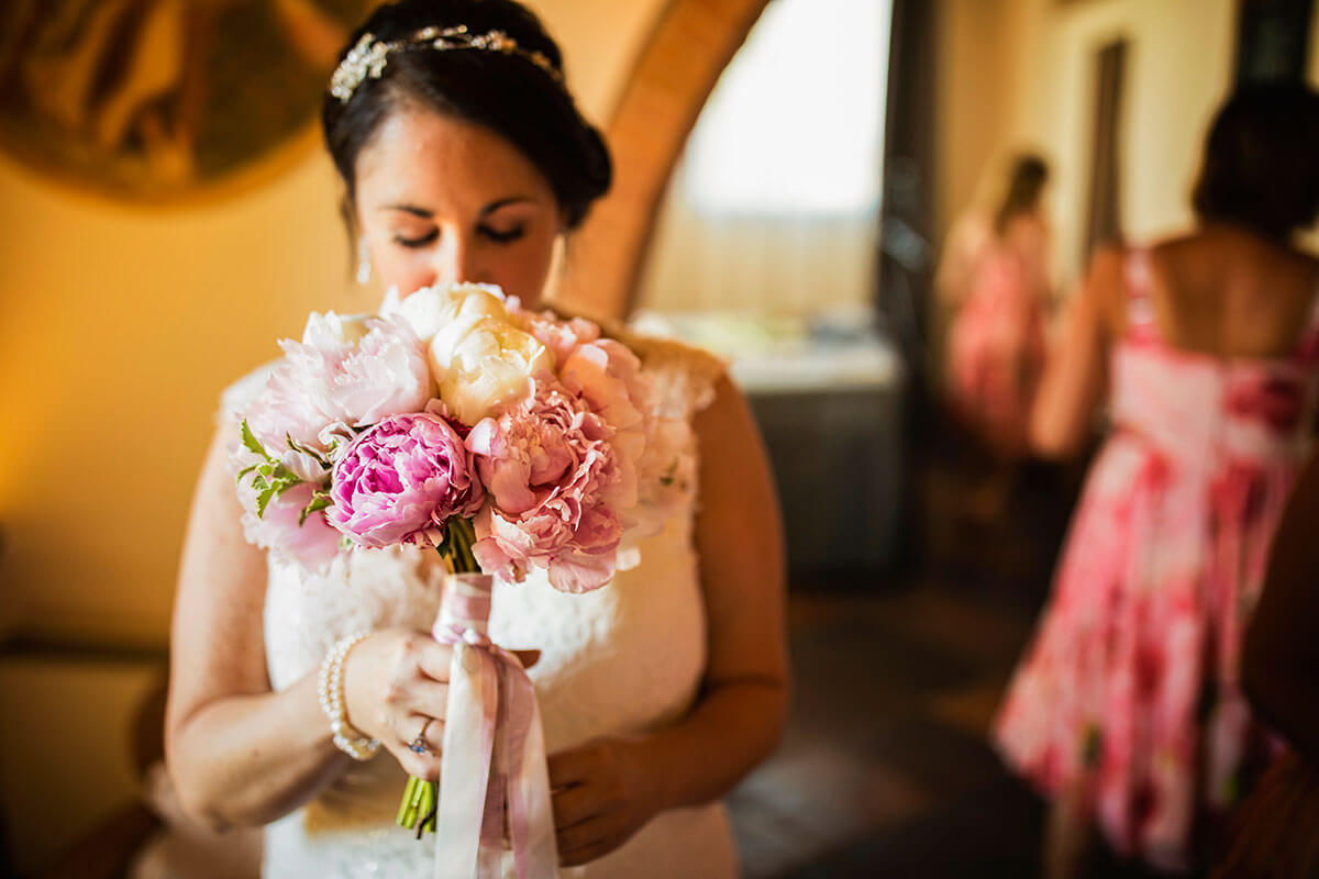 The bride smells her bouquet