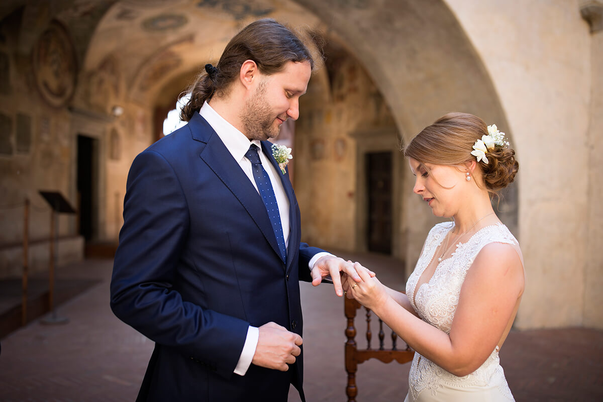 intimate wedding in Tuscany