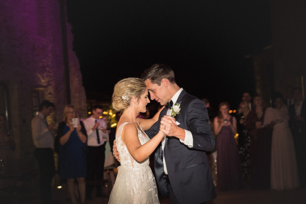 wedding party dance in Tuscany