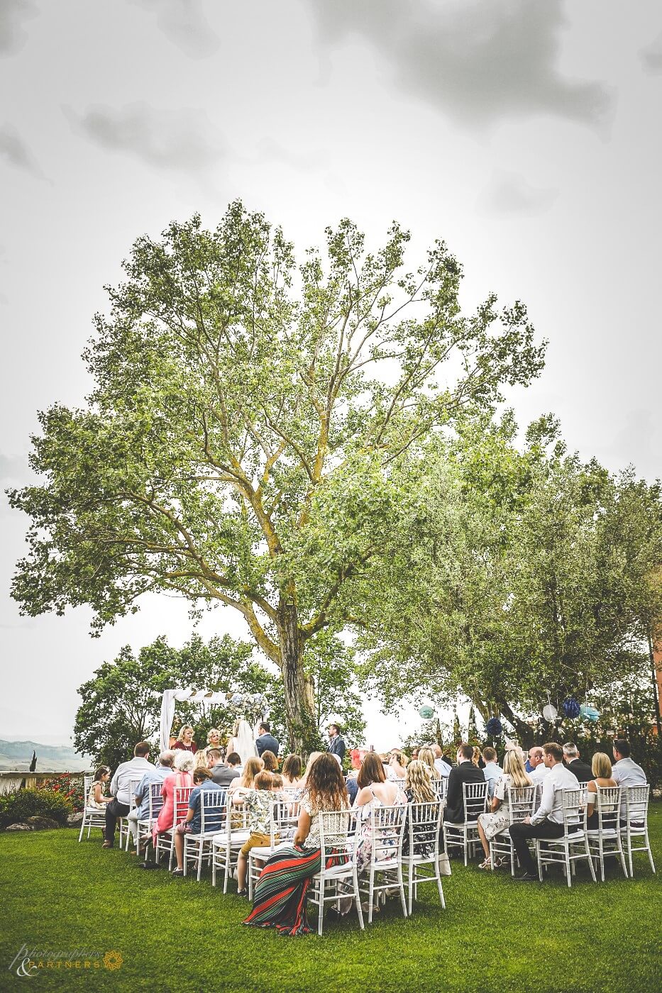 garden wedding in Tuscany