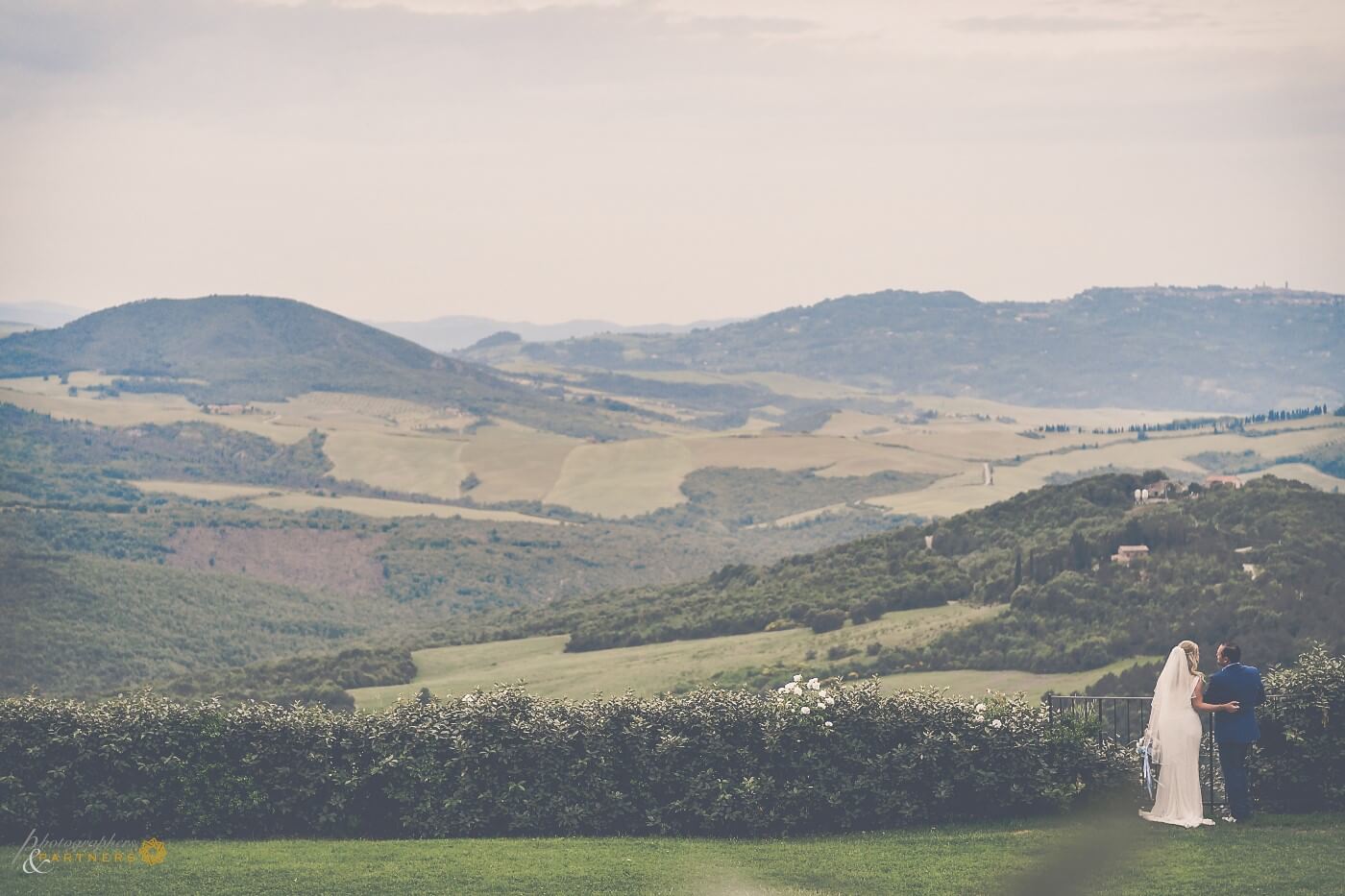 wedding over San Gigmignano hills