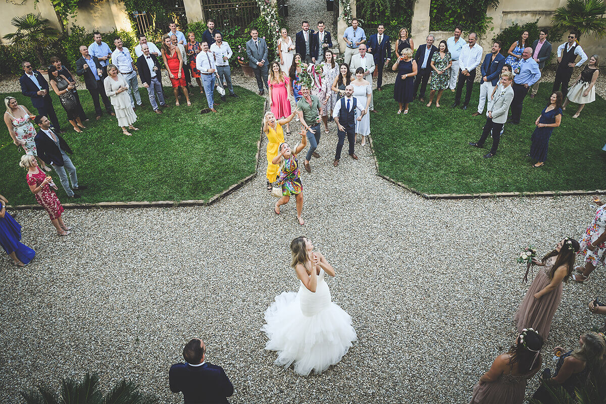 Tuscan wedding in the garden
