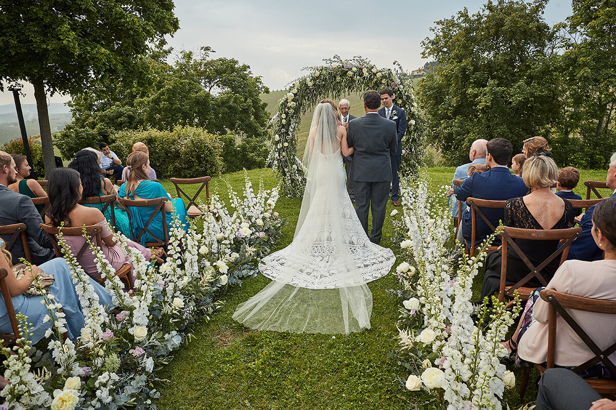 Wedding overlooking tuscan vineyards