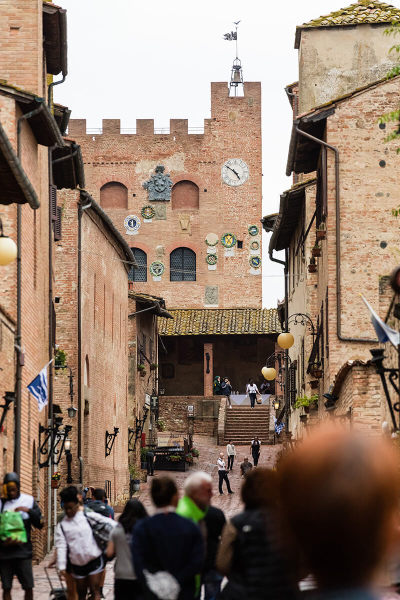 Ceremony in the courtyard at Certaldo