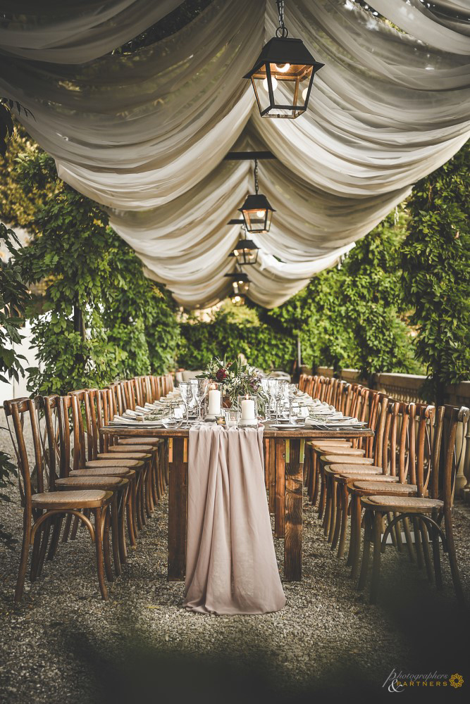 Tuscan wedding in the garden