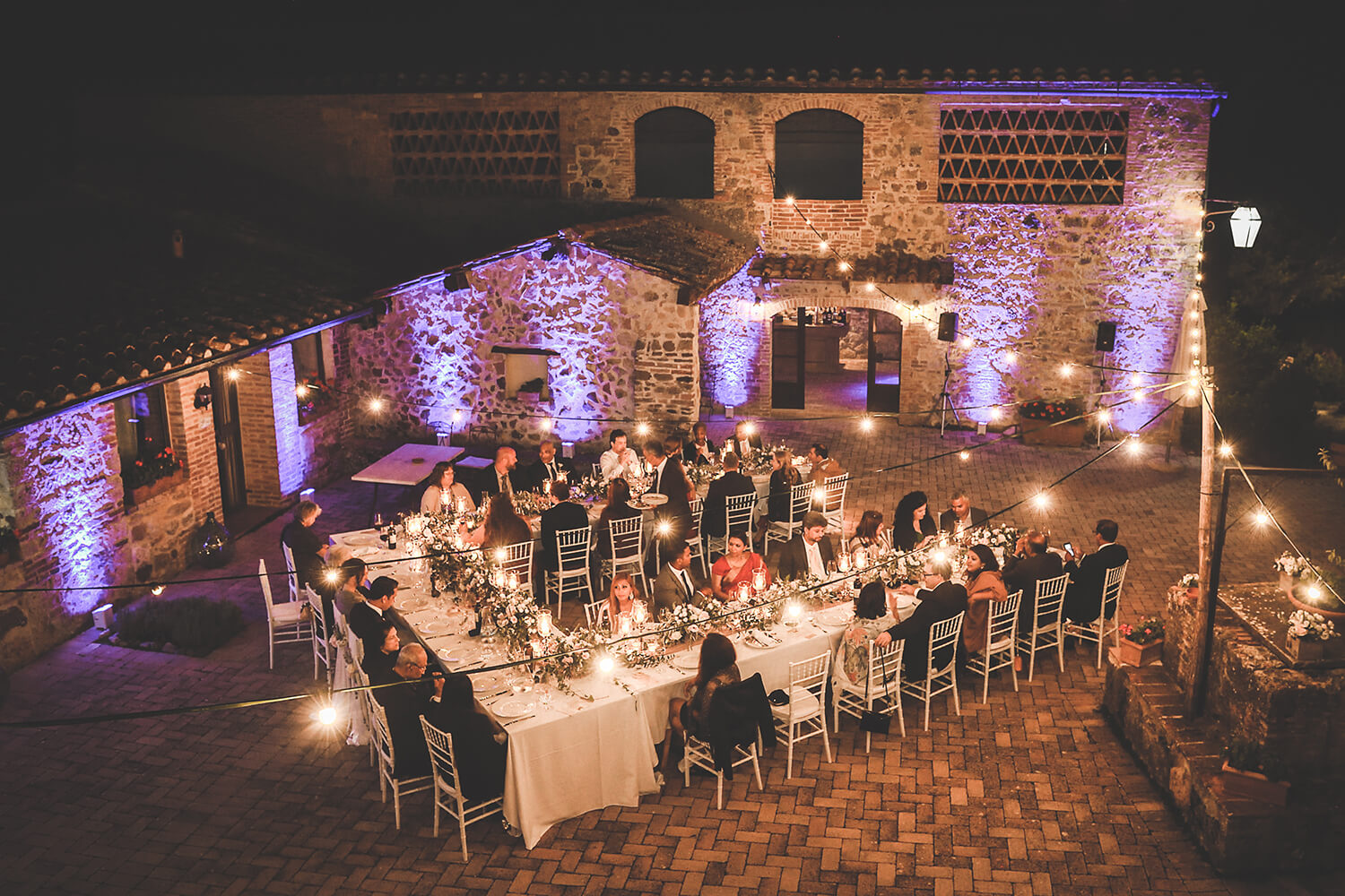 al fresco wedding in Tuscany